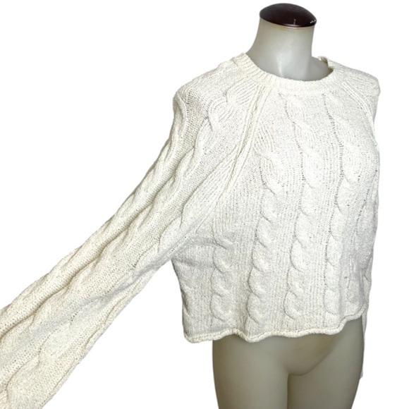 Cable Knit Sweater 🤍 - Picture 8 of 8